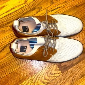 A gray shoe in 10 condition JNM